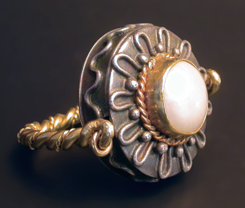 Sunrise Serenade, granulation Spinning Bezel Ring