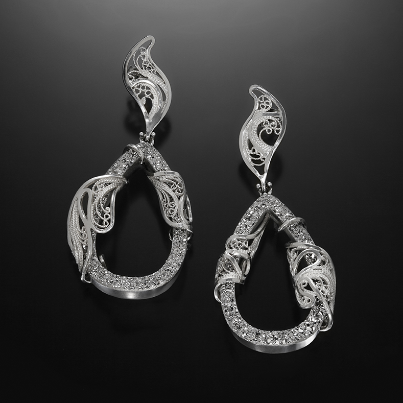 Starlit Nights, Russian filigree earrings by Victoria Lansford; photo by Pat Vasquez-Cunningham
