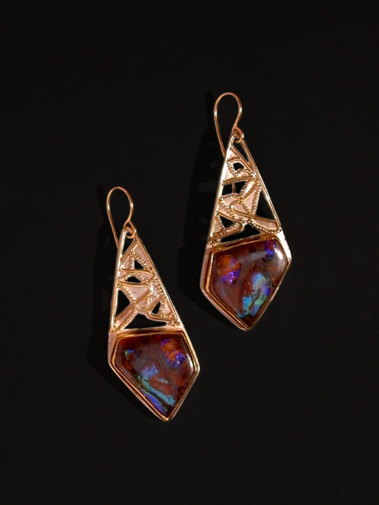 Tangled Web, Gold filigree and granulation earrings by Victoria Lansford