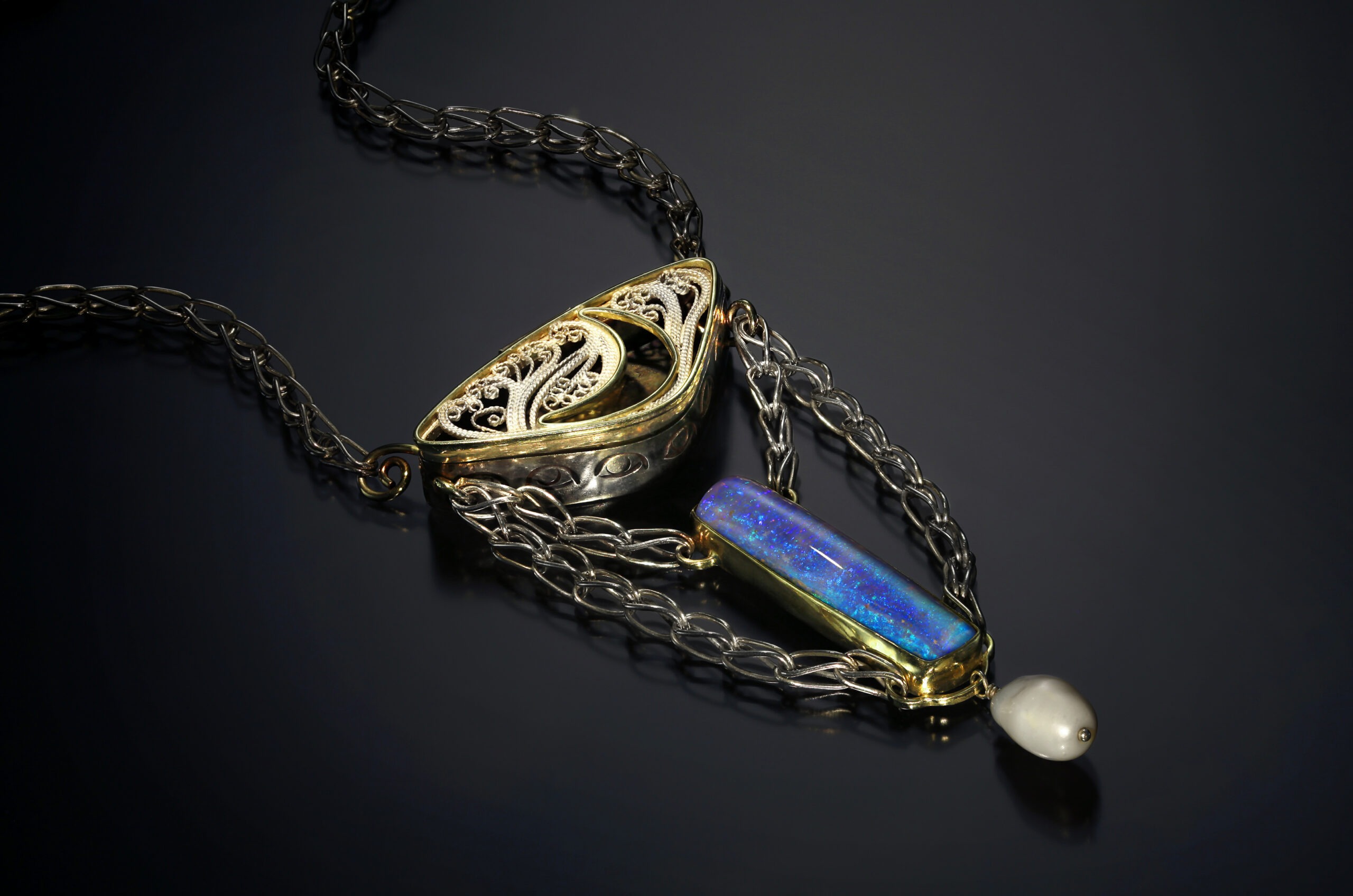 Glimmer, Russian filigree and chased necklace by Victoria Lansford; photo by Pat Vasquez-Cunningham