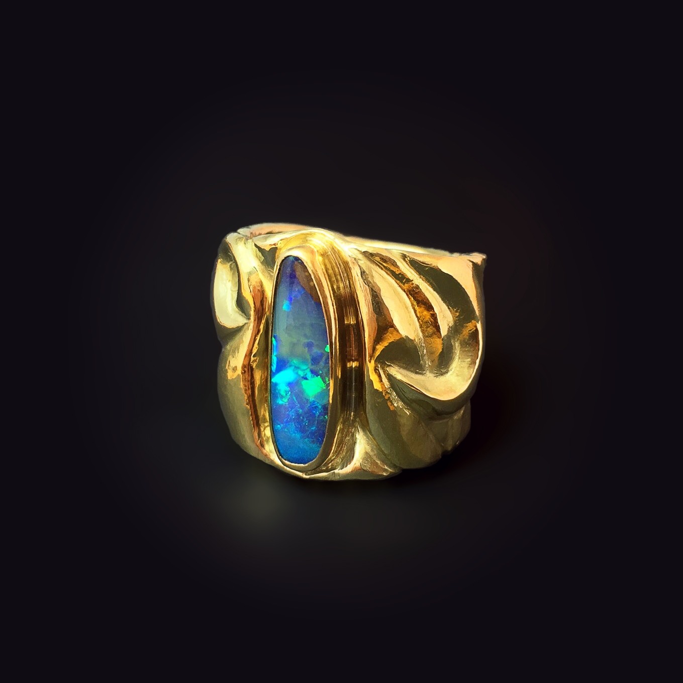 Enveloped V, Eastern repoussé ring, 2016; 18k gold, 22k gold, Koroit opal