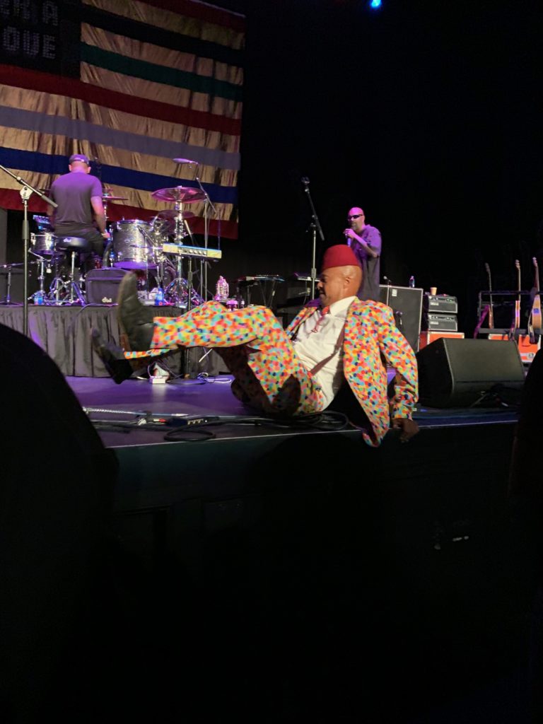 Angelo Moore of Fishbone rocking that suit