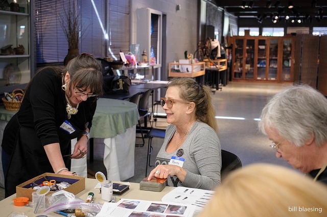 Victoria (left) helping student and
film actress Patti D’Arbanville (right)
during Victoria’s Eastern repoussé
workshop at Tryon Arts Center,
Tryon, NC, 2014
Photo by Bill Blaesing
