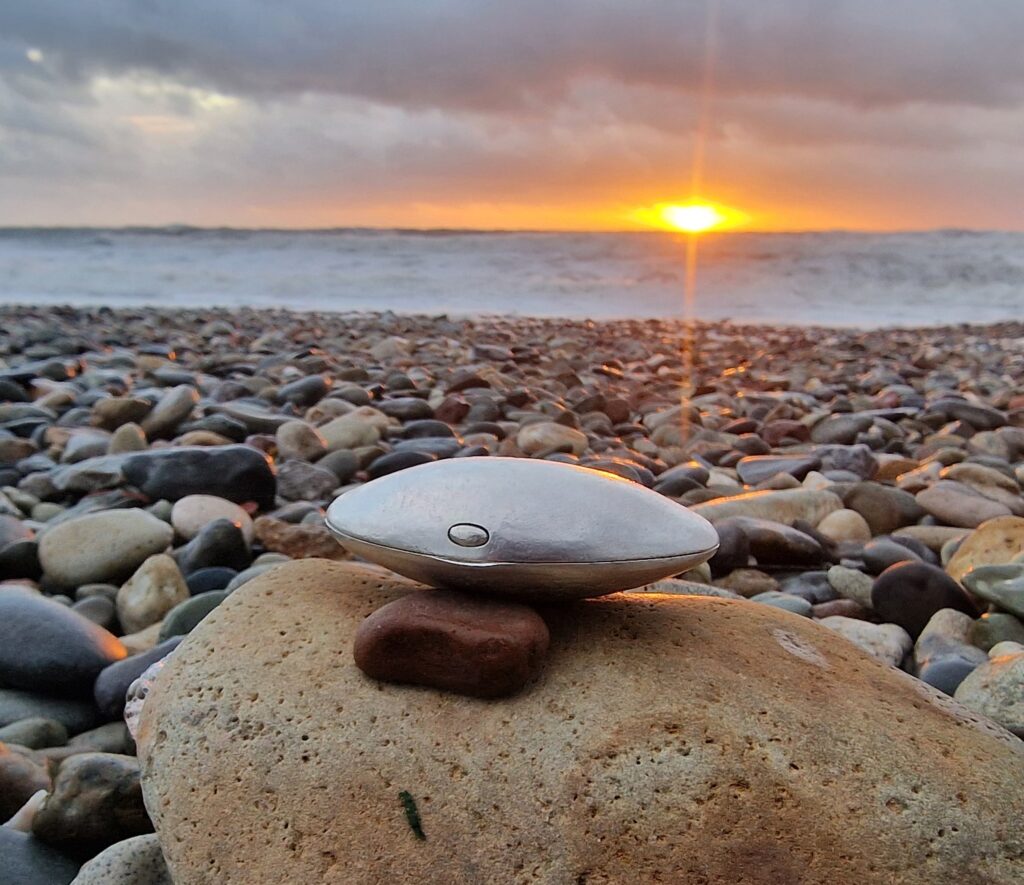 Pebble Box by Rauni Higson, an example of metalwork as taught in the course Mirrored Forms co-taught with Victoria Lansford